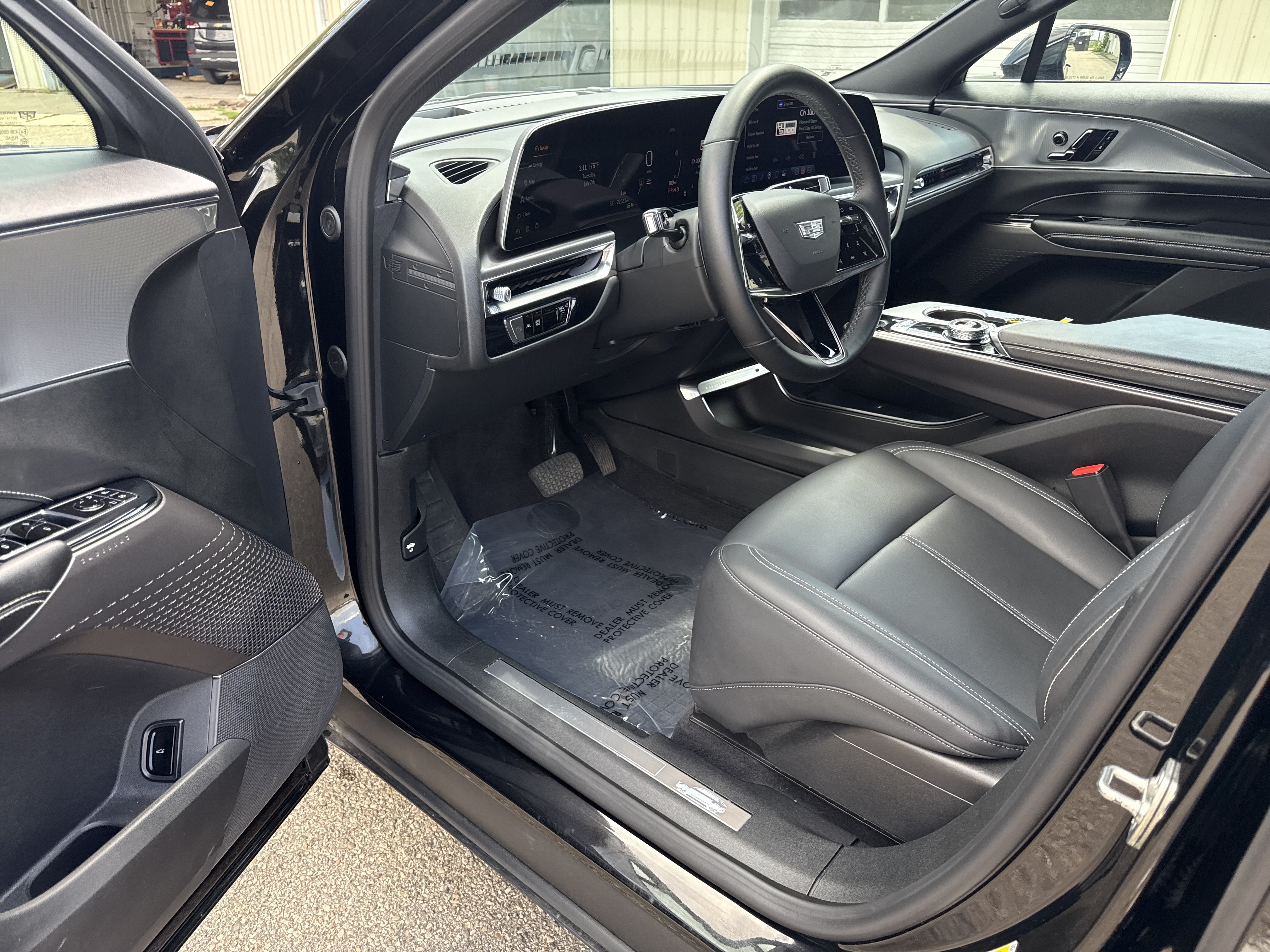 Used 2024 Cadillac Lyriq Tech AWD/4WD image 14