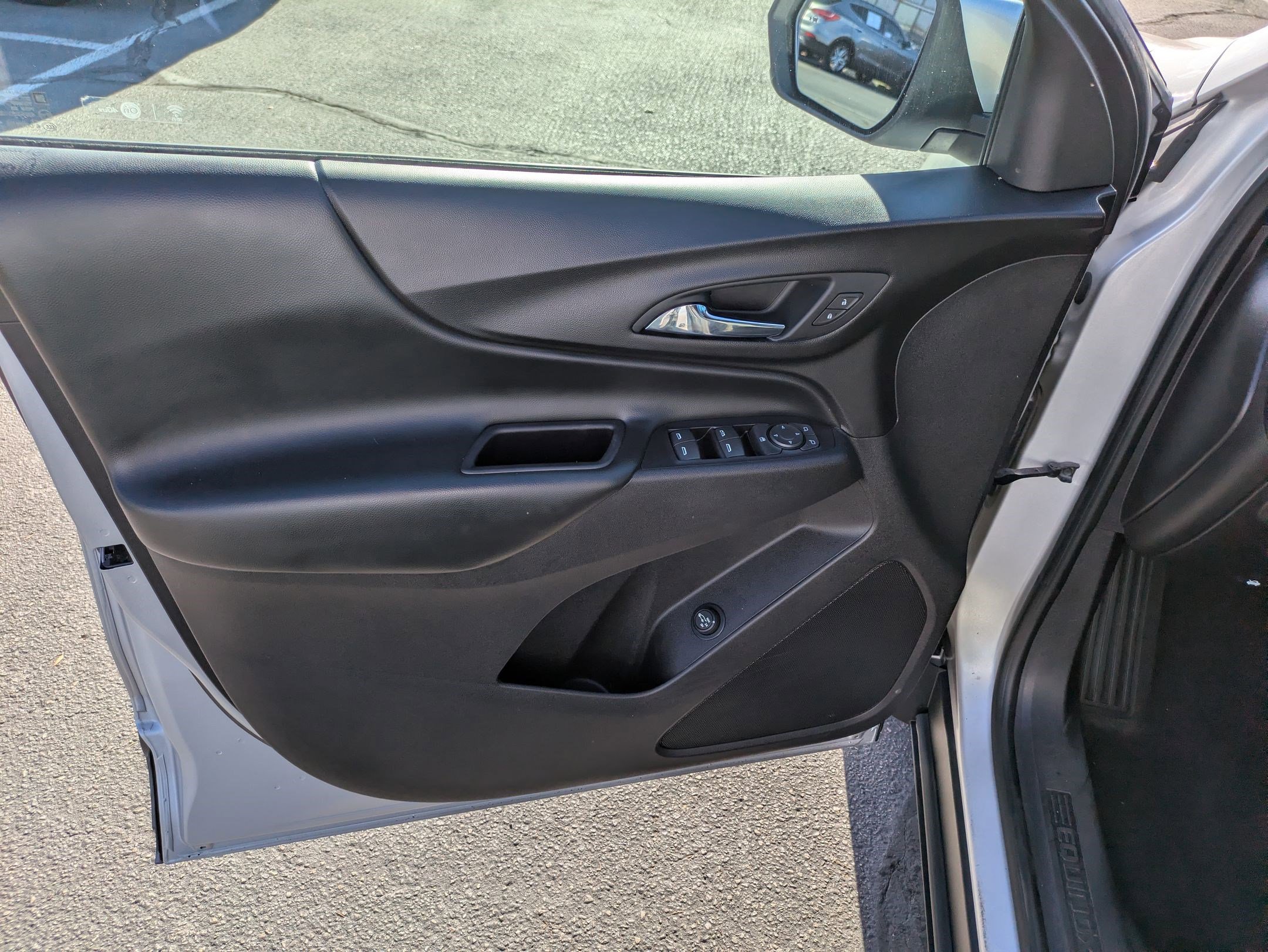 Used 2018 Chevrolet Equinox LT image 14