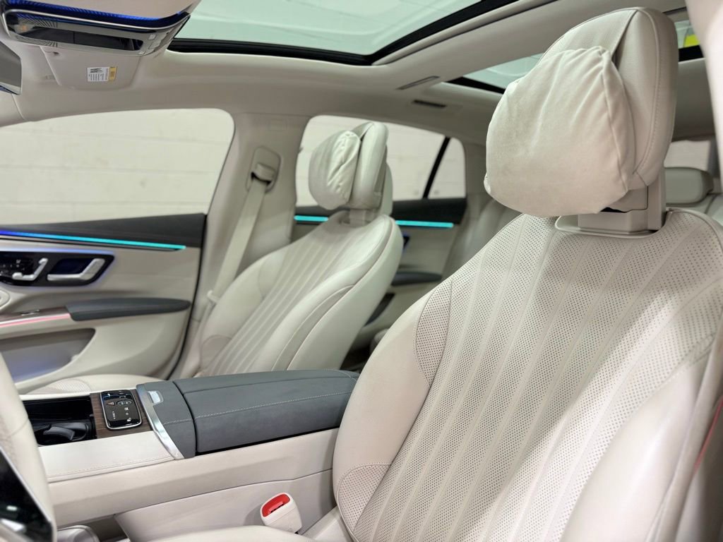 Used 2023 Mercedes-Benz EQS 580 4MATIC Sedan image 31