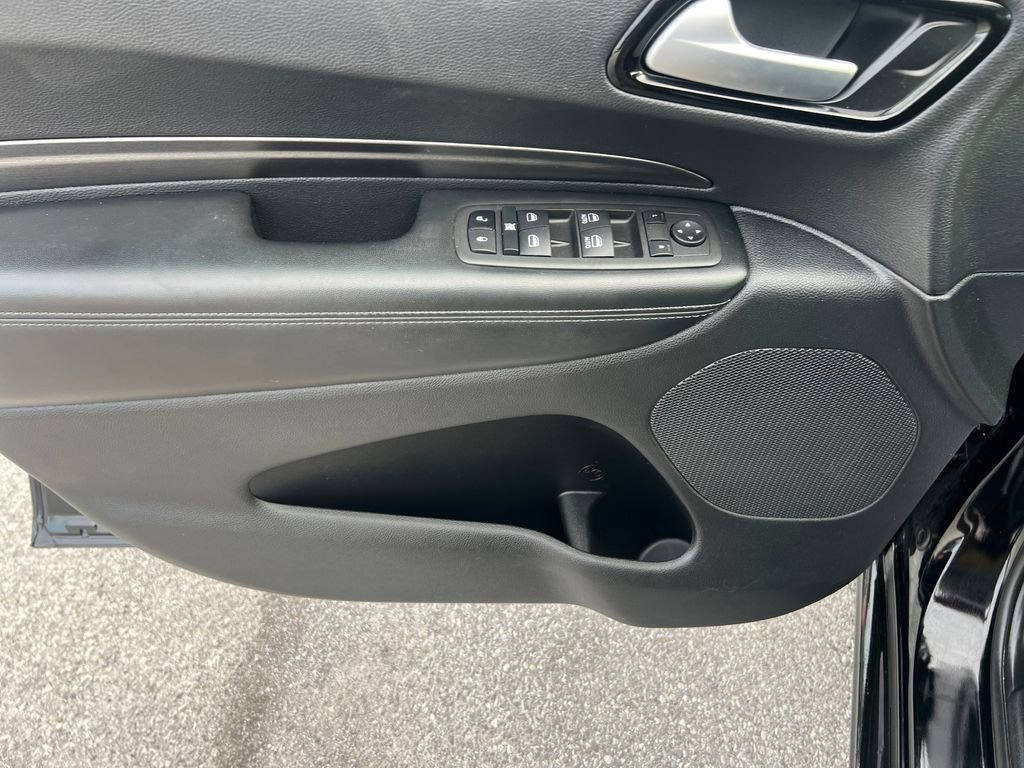 Used 2022 Dodge Durango SXT w/ Blacktop Package image 11