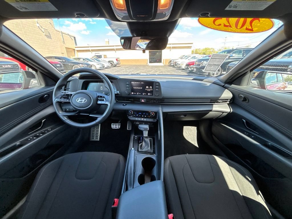 Certified 2025 Hyundai Elantra Sport FWD image 16