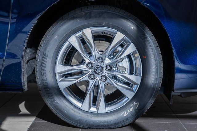 New 2026 Toyota Sienna XLE AWD/4WD image 16