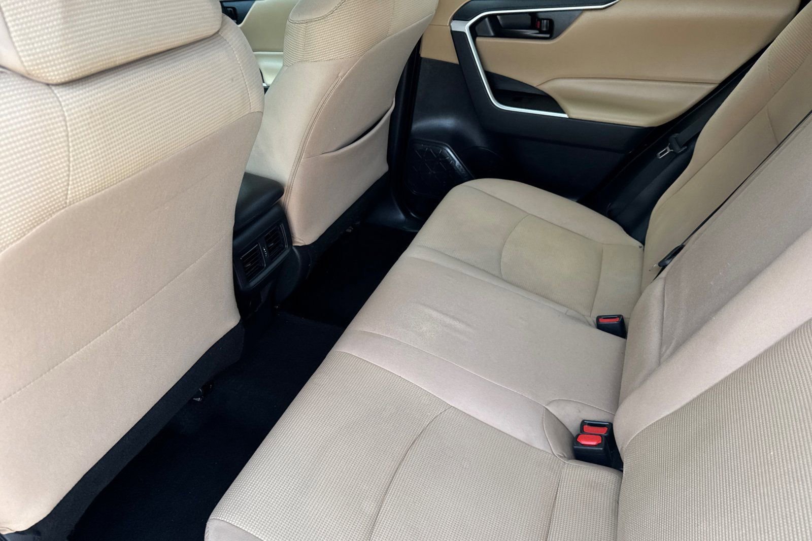 Used 2022 Toyota RAV4 LE image 12