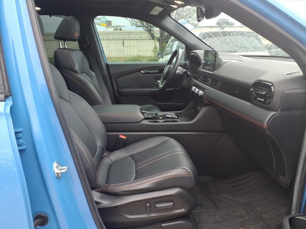 Used 2025 Honda Pilot TrailSport image 17