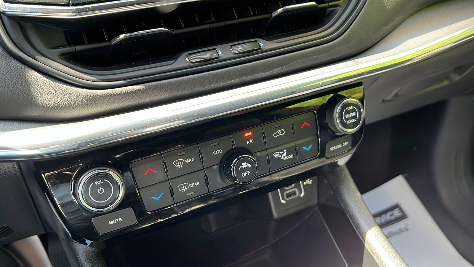 Used 2022 Jeep Compass Limited image 19