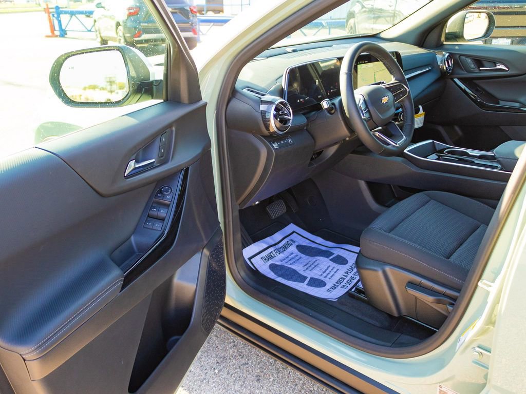 New 2025 Chevrolet Equinox LT w/ Safety and Technology Package image 20