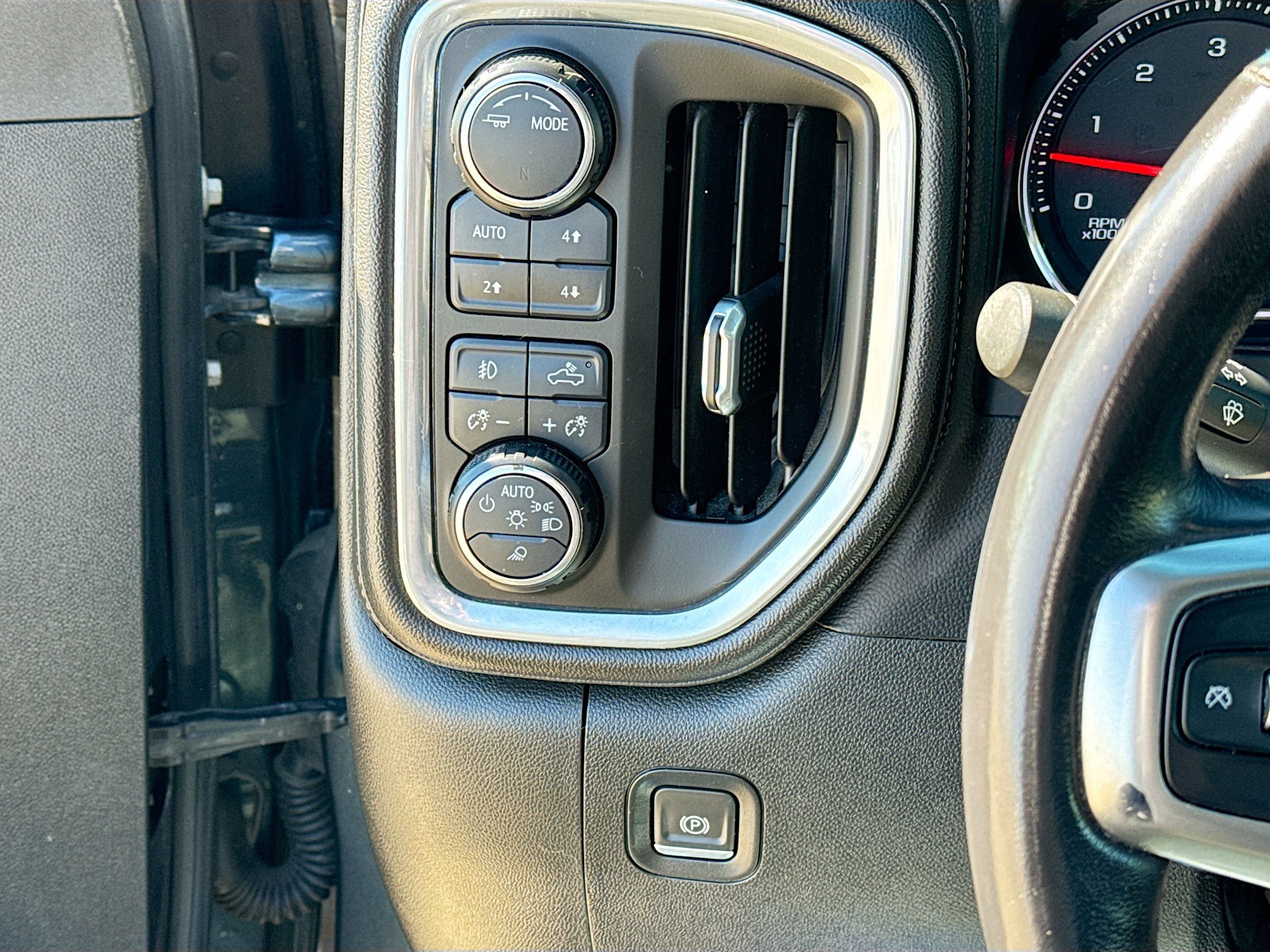 Used 2020 Chevrolet Silverado 3500 LTZ w/ LTZ Plus Package AWD/4WD image 10