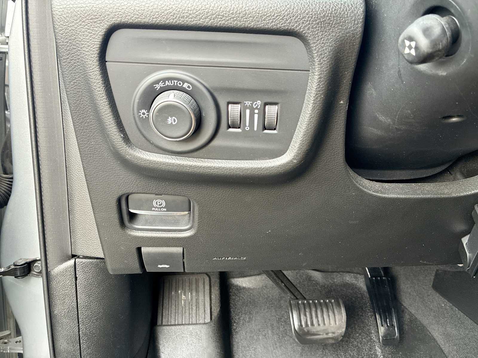 Used 2021 Jeep Grand Cherokee L Limited w/ Luxury Tech Group II image 18