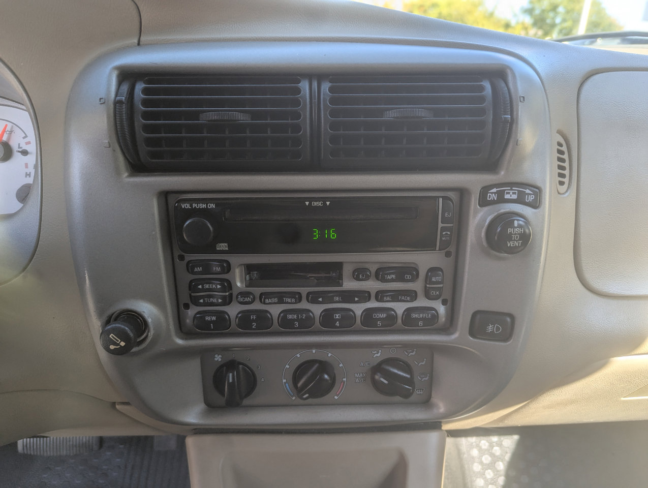 Used 2003 Ford Explorer Sport Trac XLT image 18