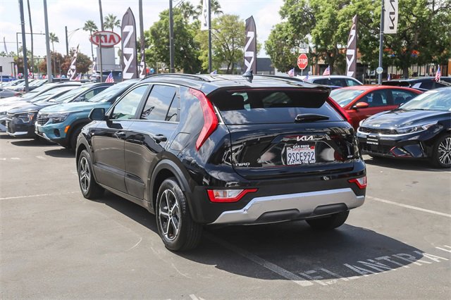 Certified 2025 Kia Niro EX image 8