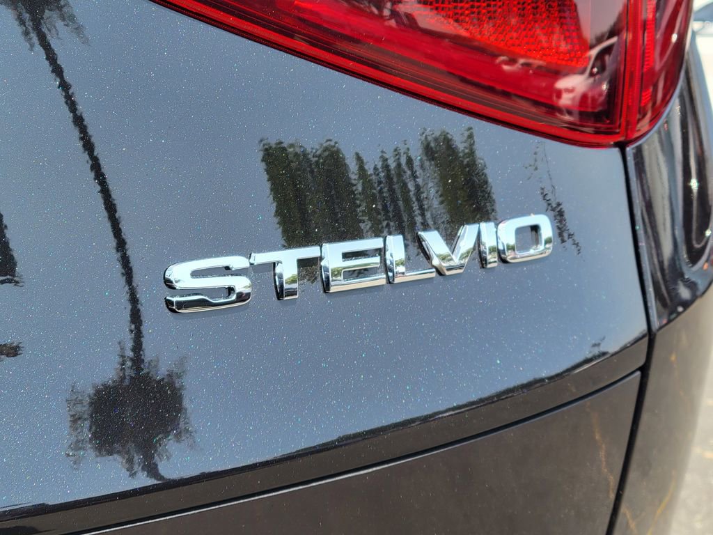 Used 2023 Alfa Romeo Stelvio Veloce AWD/4WD image 27
