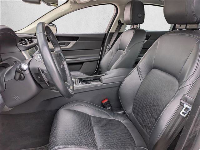 Used 2019 Jaguar XF Prestige image 10