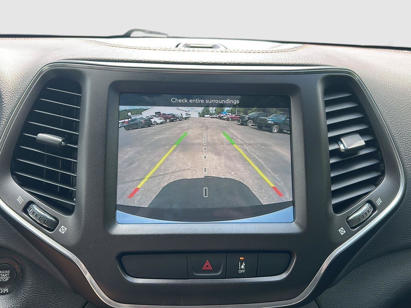Used 2022 Jeep Cherokee Trailhawk AWD/4WD image 28
