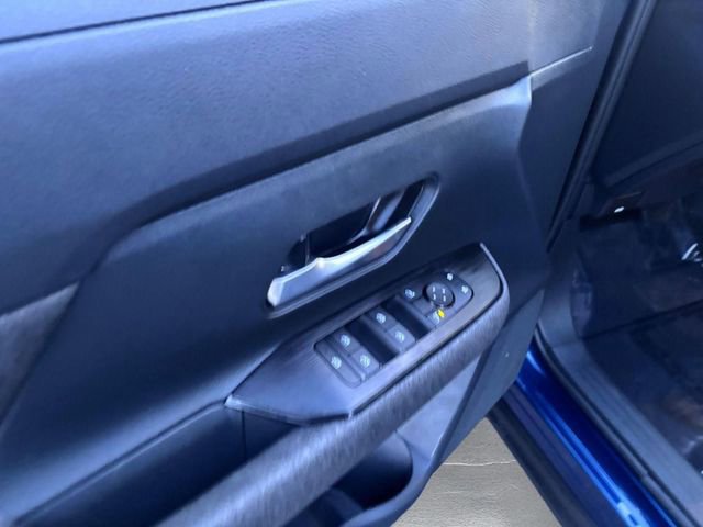 Used 2025 Nissan Kicks SV image 18