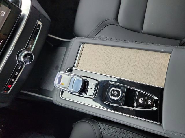 New 2026 Volvo XC90 B6 Plus w/ Protection Package Premier image 34