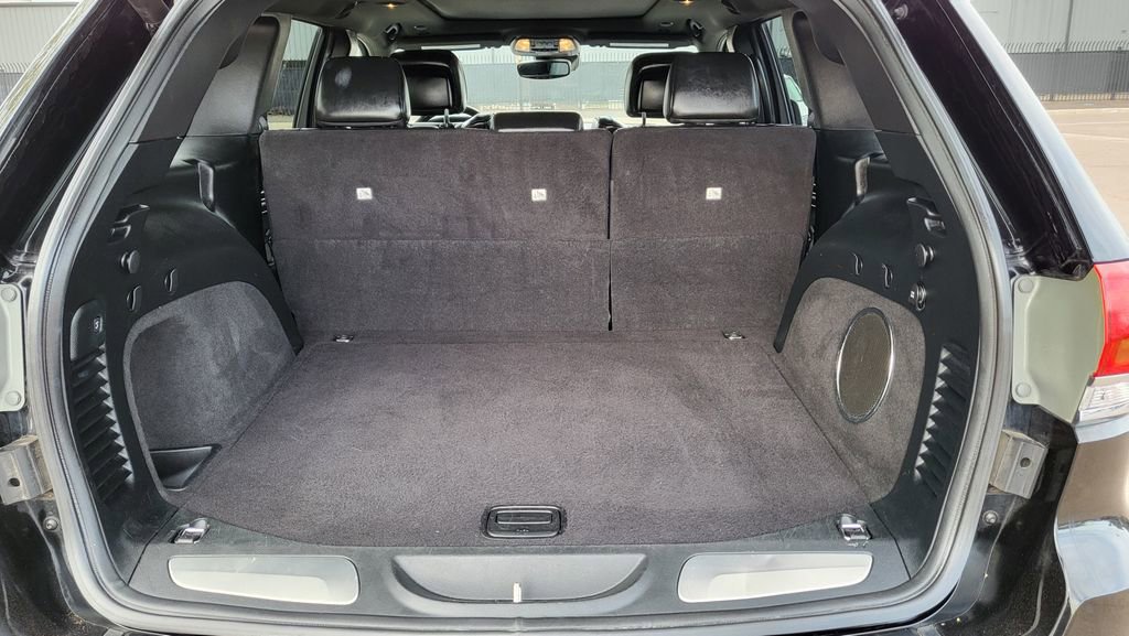 Used 2018 Jeep Grand Cherokee Overland image 12