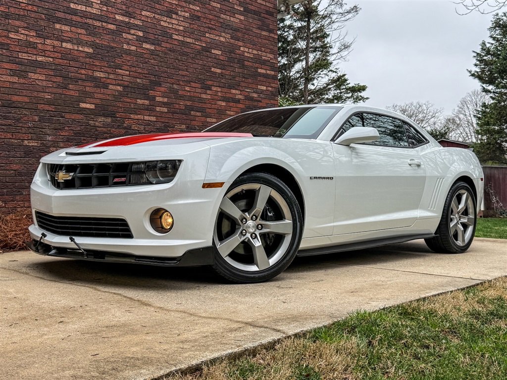 Used 2010 Chevrolet Camaro SS w/ RS Package RWD image 2
