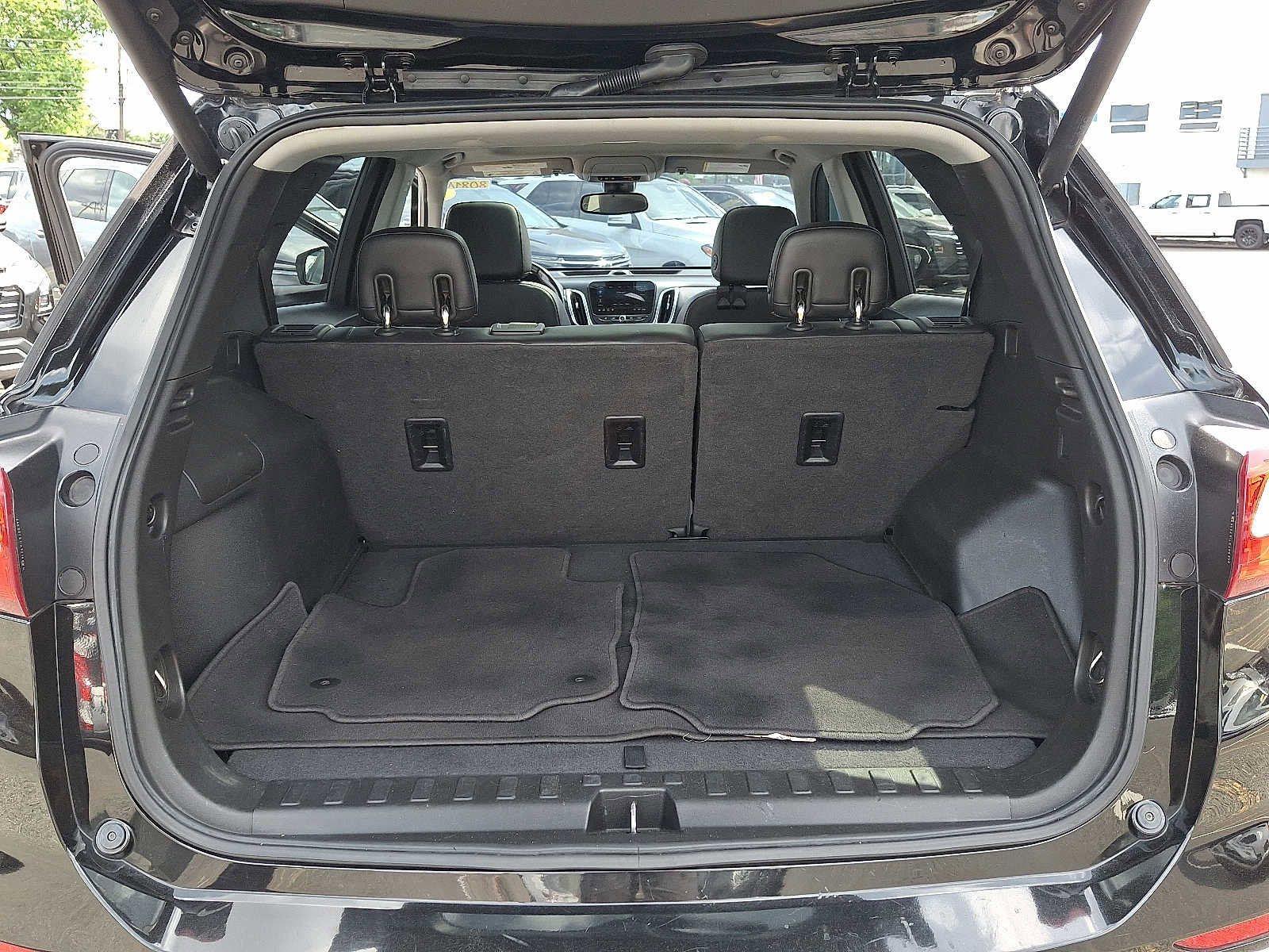 Used 2020 Chevrolet Equinox Premier FWD image 28
