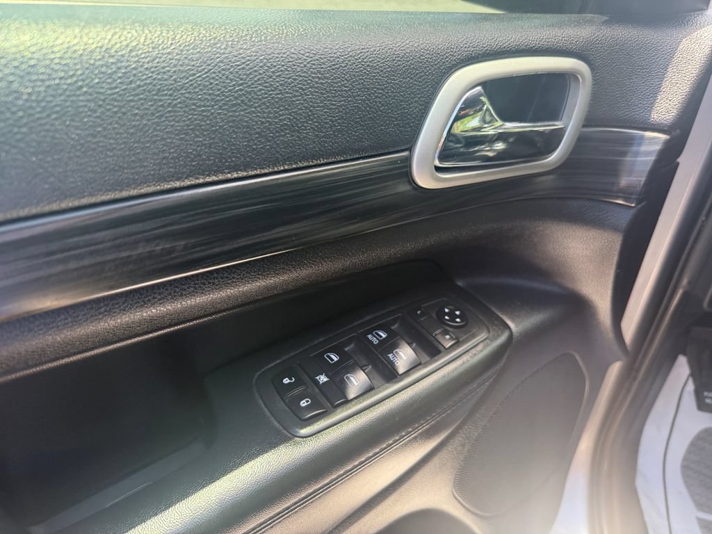 Used 2019 Jeep Grand Cherokee Altitude RWD image 18