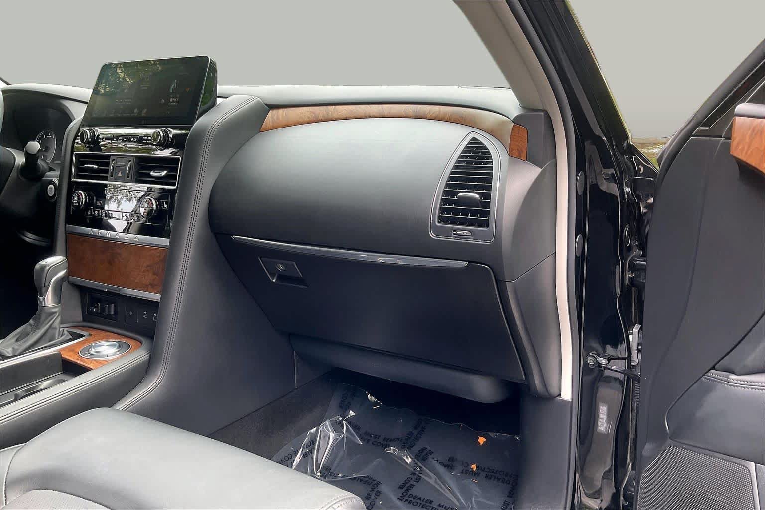 Used 2023 Nissan Armada SL w/ Captain's Chairs Package RWD image 17