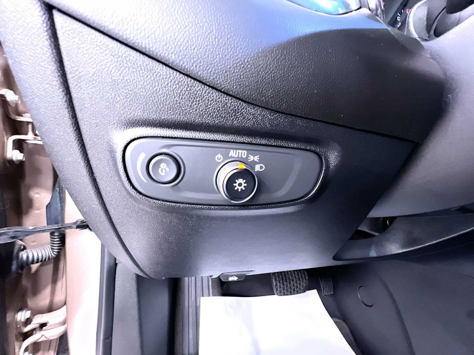 Used 2019 Chevrolet Equinox LS w/ LS Convenience Package AWD/4WD image 16
