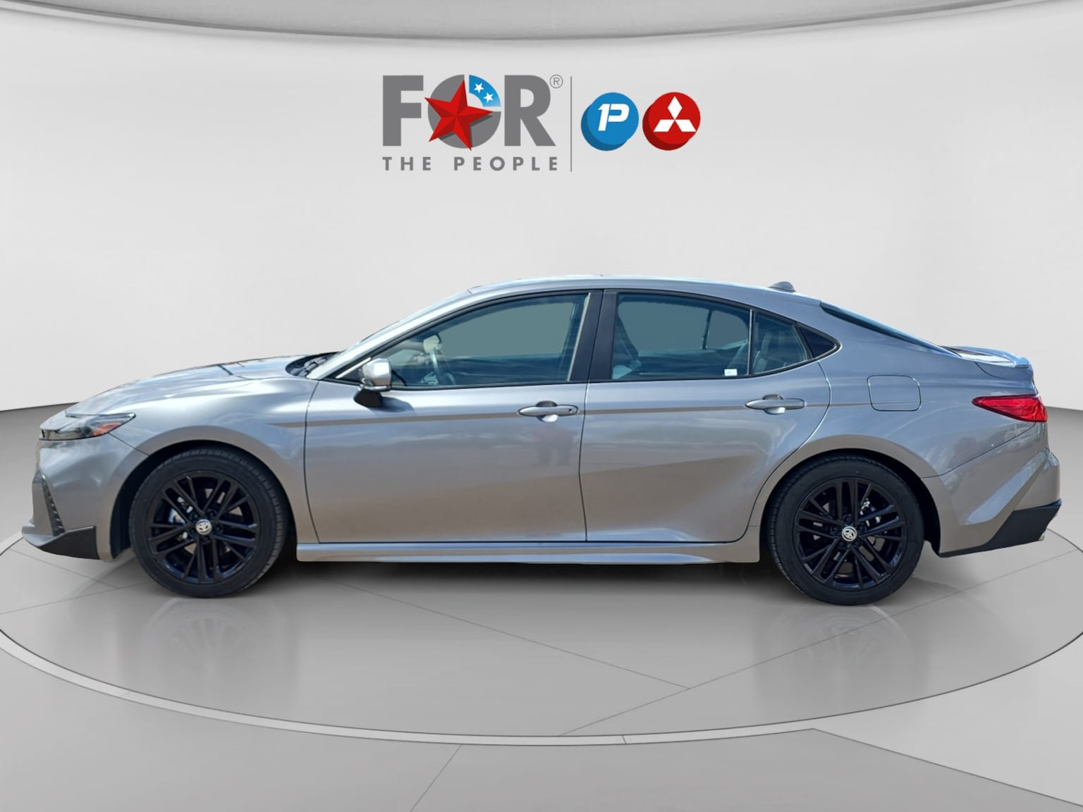 Used 2025 Toyota Camry SE FWD image 2