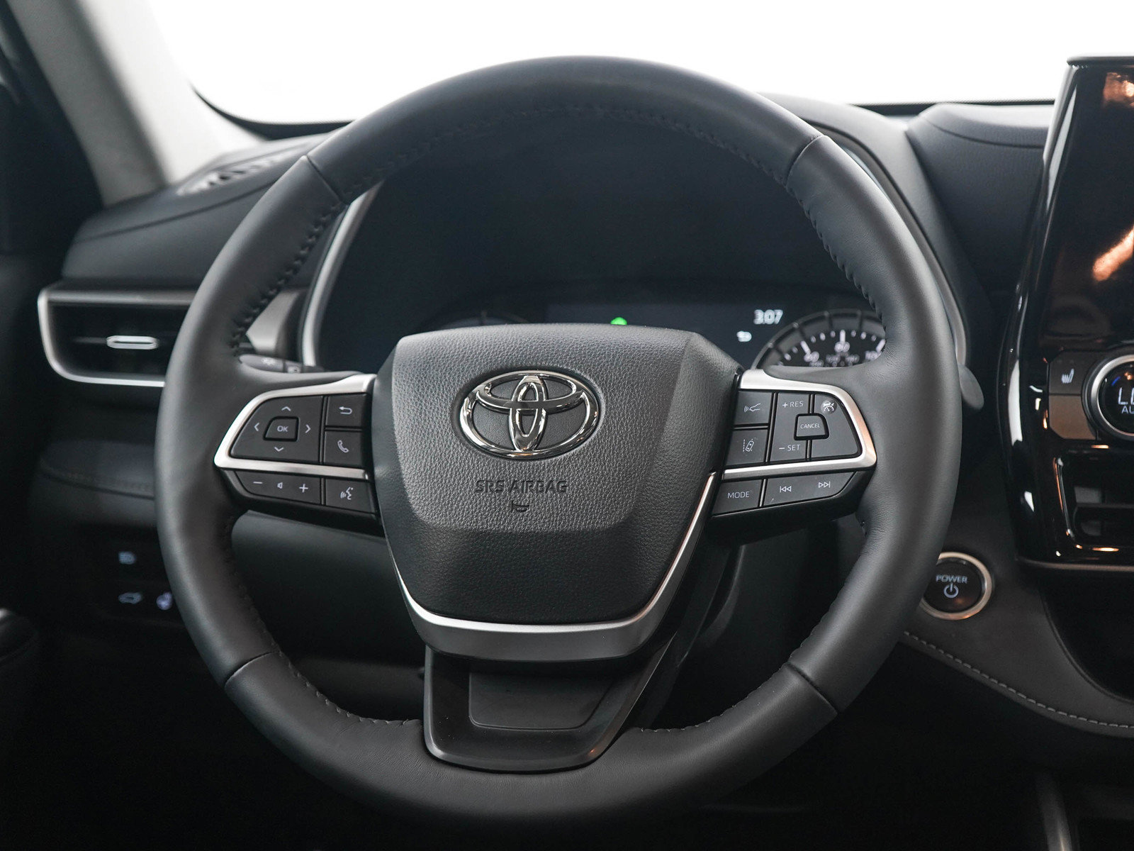 Used 2025 Toyota Highlander XLE AWD/4WD image 18