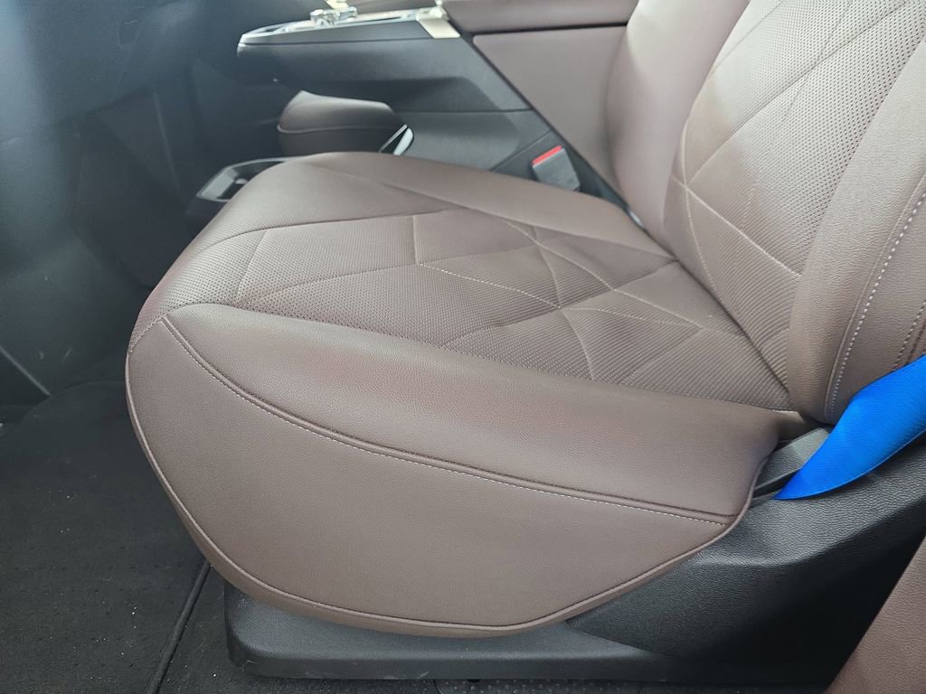 Certified 2023 BMW iX xDrive50 w/ Premium Package AWD/4WD image 32