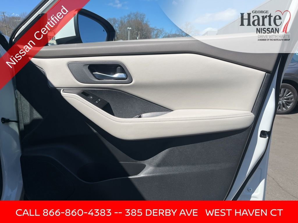 Certified 2025 Nissan Rogue SV image 18