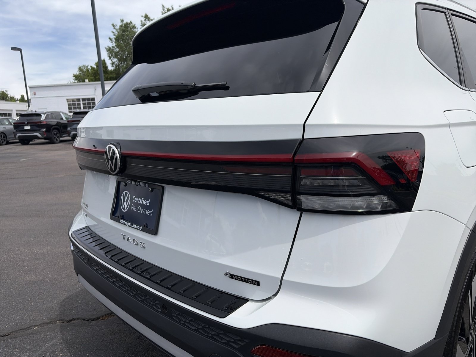 Certified 2025 Volkswagen Taos SE AWD/4WD image 29