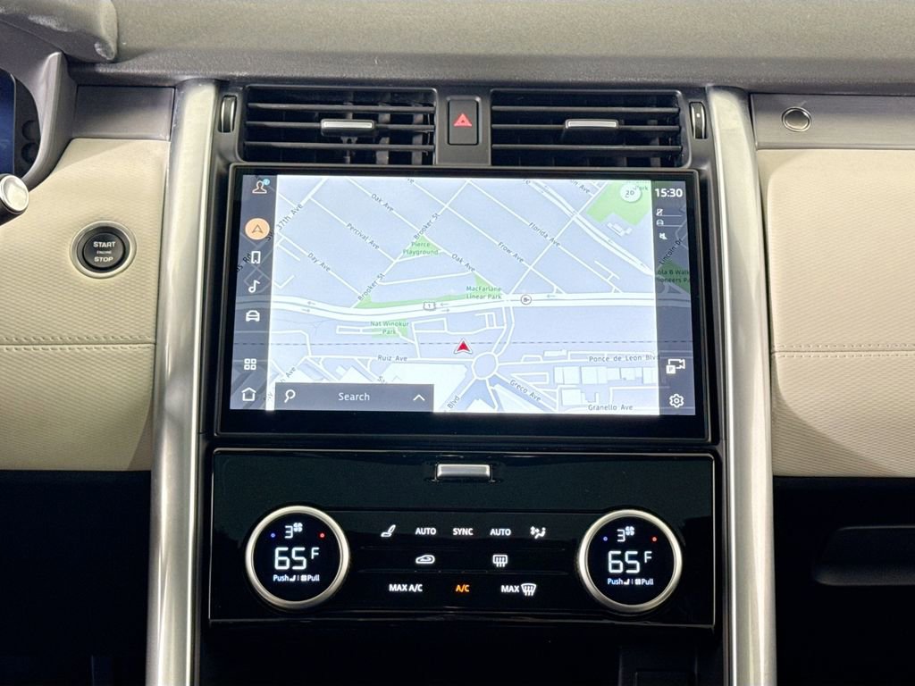 Used 2024 Land Rover Discovery Dynamic SE image 22