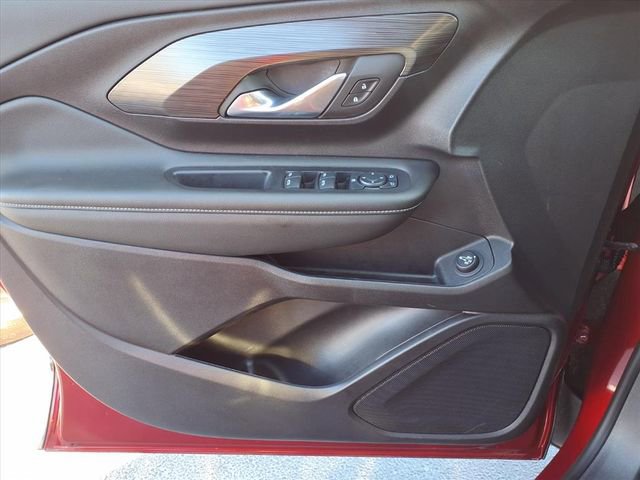 Used 2024 GMC Terrain SLE w/ Driver Convenience Package image 14