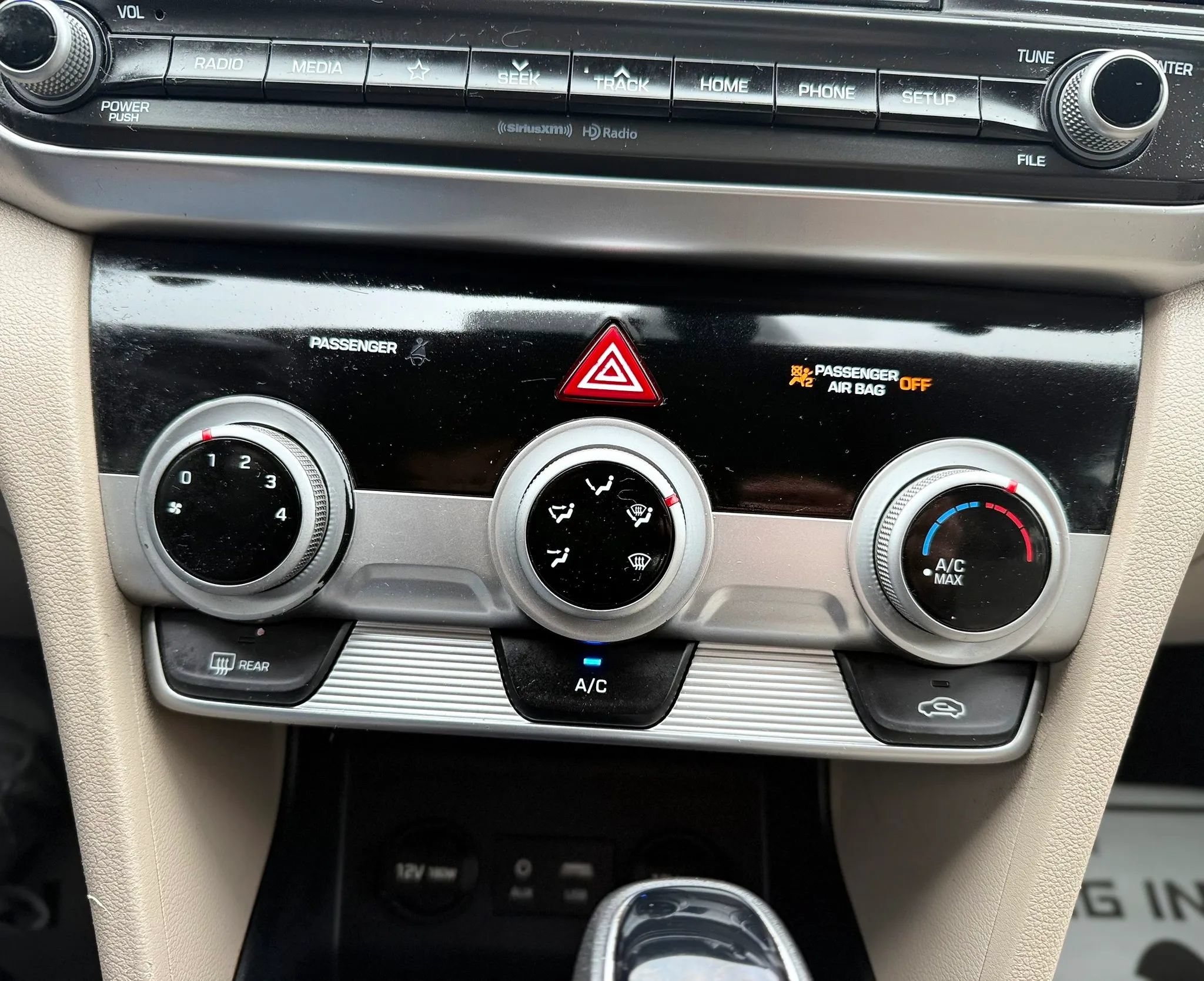 Used 2019 Hyundai Elantra SEL FWD image 18