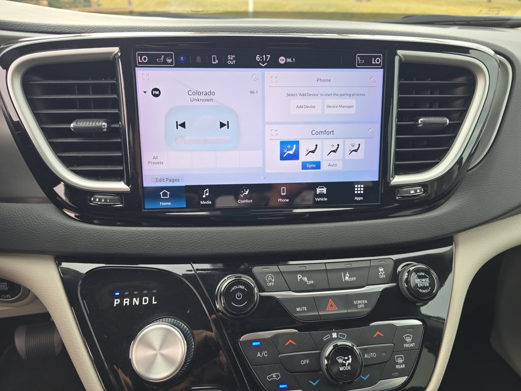 Used 2024 Chrysler Pacifica Touring-L FWD image 19