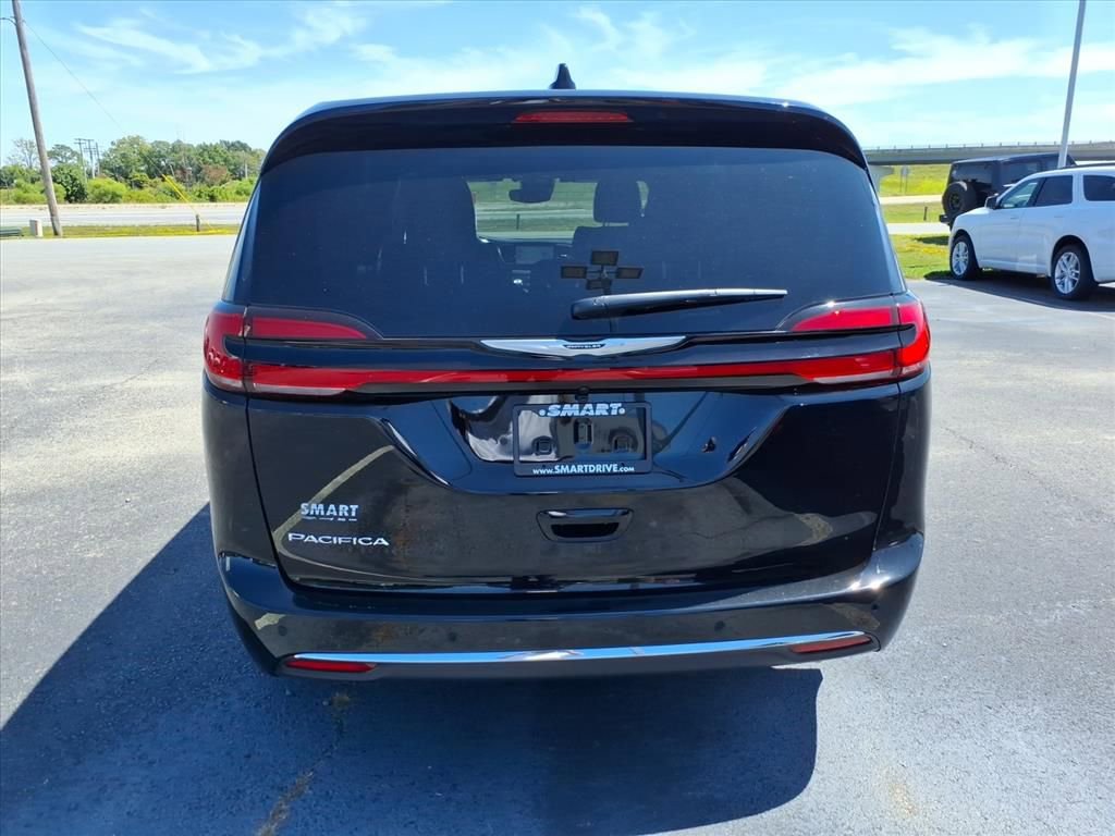 New 2026 Chrysler Pacifica Select image 4