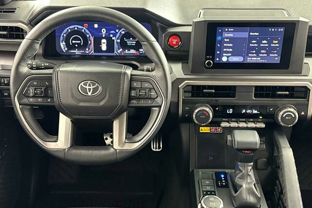 Used 2025 Toyota 4Runner 4WD image 16