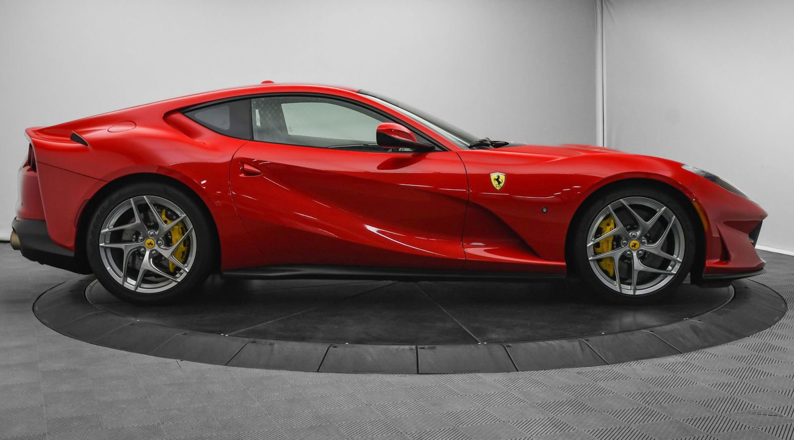 Used 2018 Ferrari 812 Superfast RWD image 11