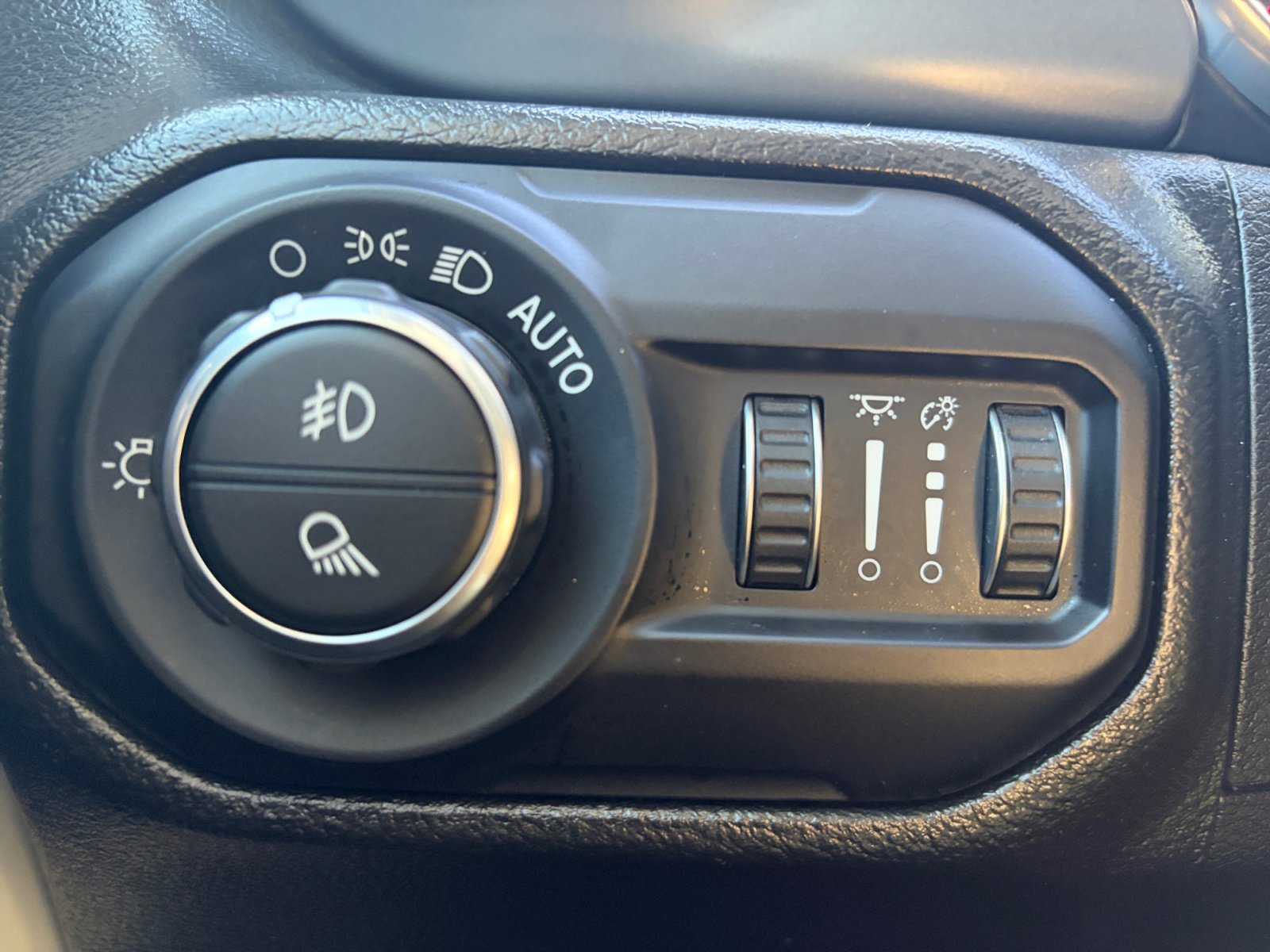 Used 2022 Jeep Gladiator Sport AWD/4WD image 12