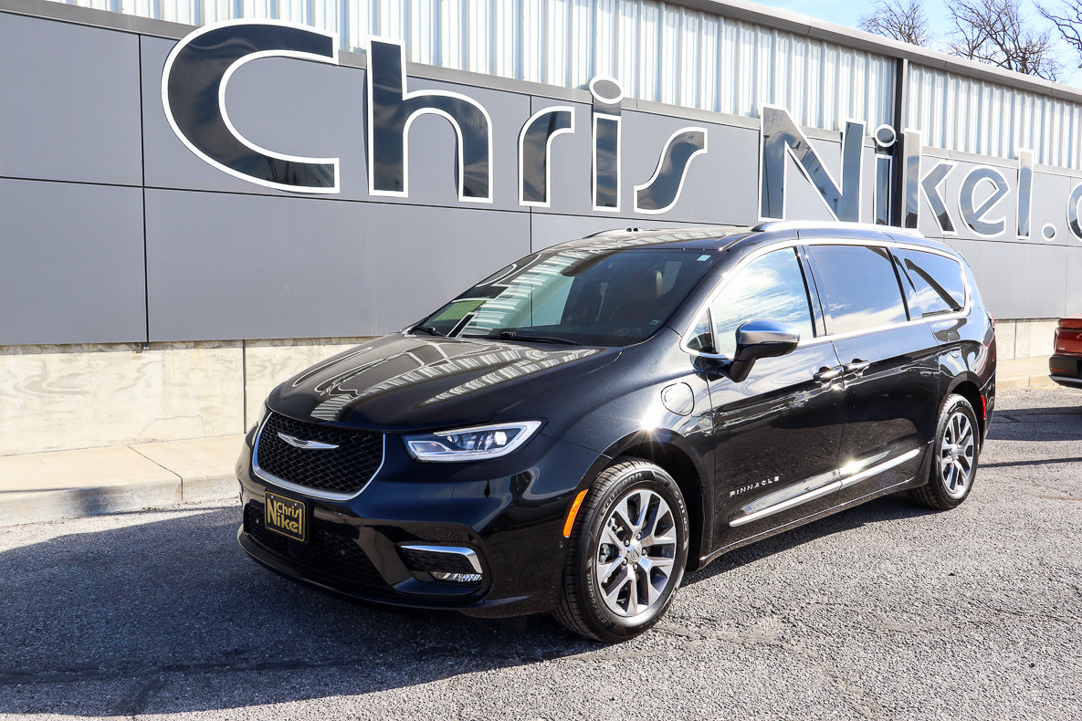 Used 2024 Chrysler Pacifica Pinnacle