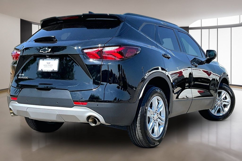 Used 2022 Chevrolet Blazer LT FWD image 2