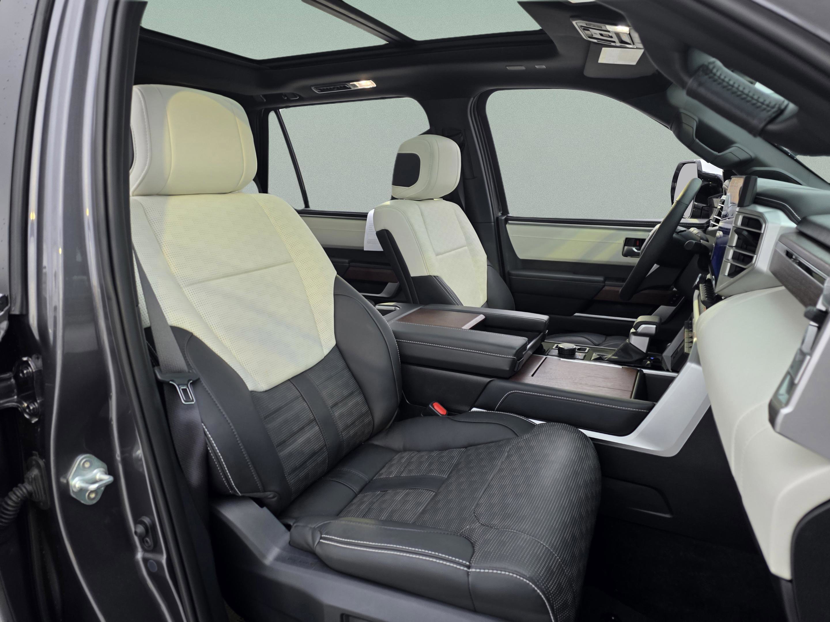 Used 2025 Toyota Sequoia Capstone image 29