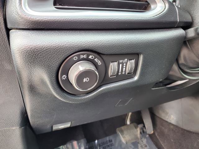 Used 2018 Chrysler Pacifica Touring-L Plus w/ S Appearance Package image 8