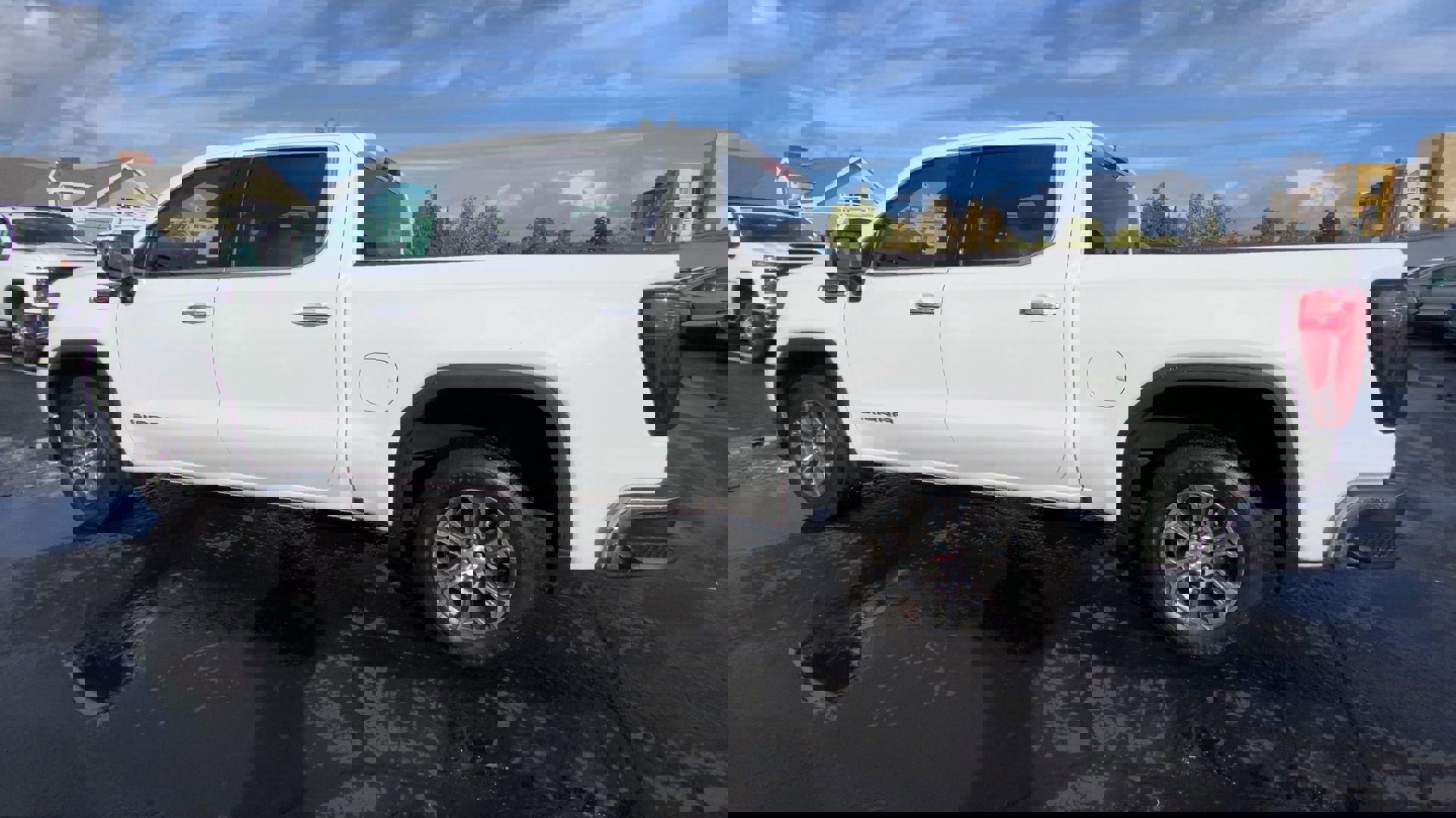 Used 2024 GMC Sierra 1500 SLT image 7