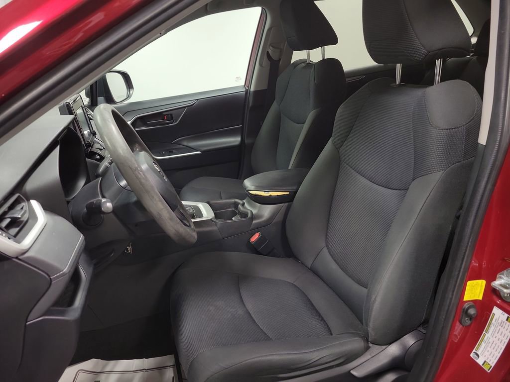 Used 2021 Toyota RAV4 LE image 13