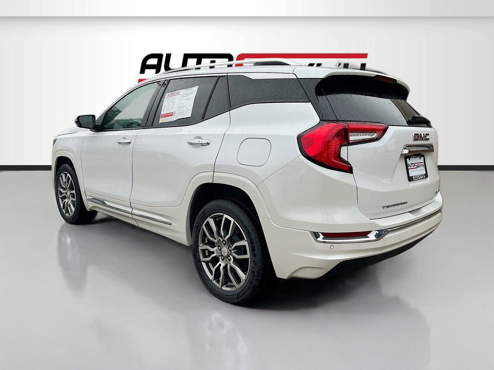 Used 2024 GMC Terrain Denali w/ Denali Premium Package image 5