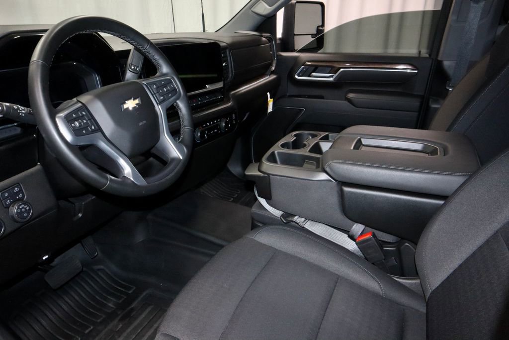 Used 2025 Chevrolet Silverado 3500 LT AWD/4WD image 24