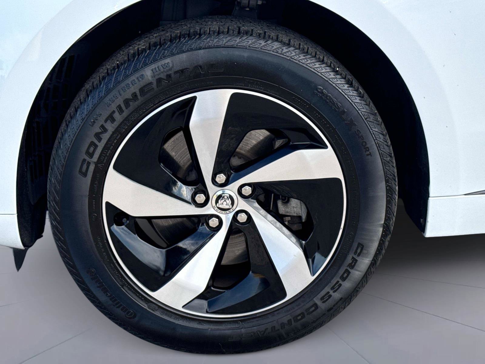 Used 2024 Jaguar F-PACE R-Dynamic S image 11