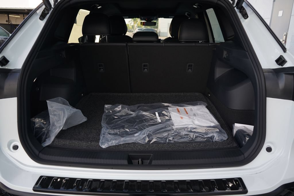 New 2026 Volkswagen Tiguan SE R-Line FWD image 11