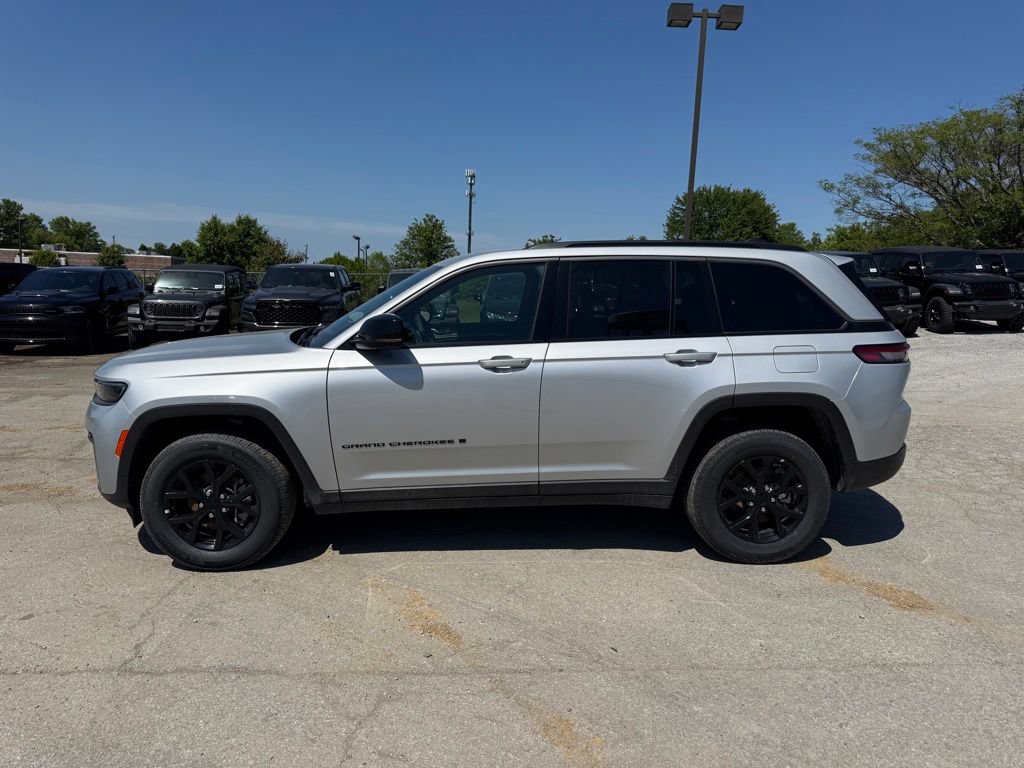 New 2026 Jeep Grand Cherokee Altitude AWD/4WD image 9