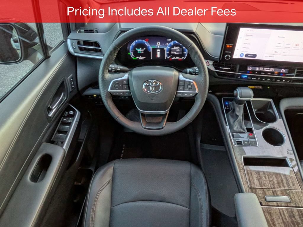 Used 2025 Toyota Sienna Limited FWD image 17